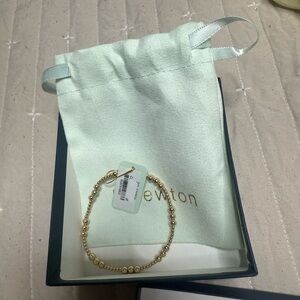 E Newton bracelet